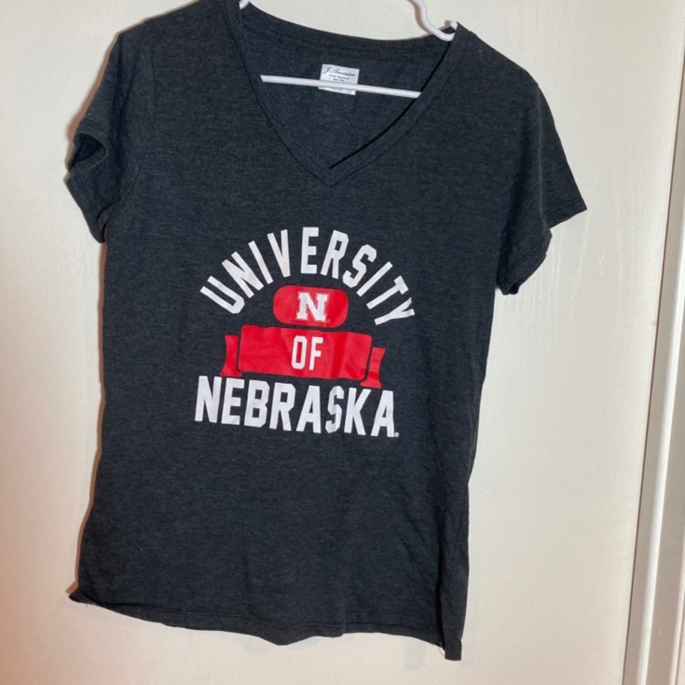 UNL University of Nebraska‎ V Neck tee XL